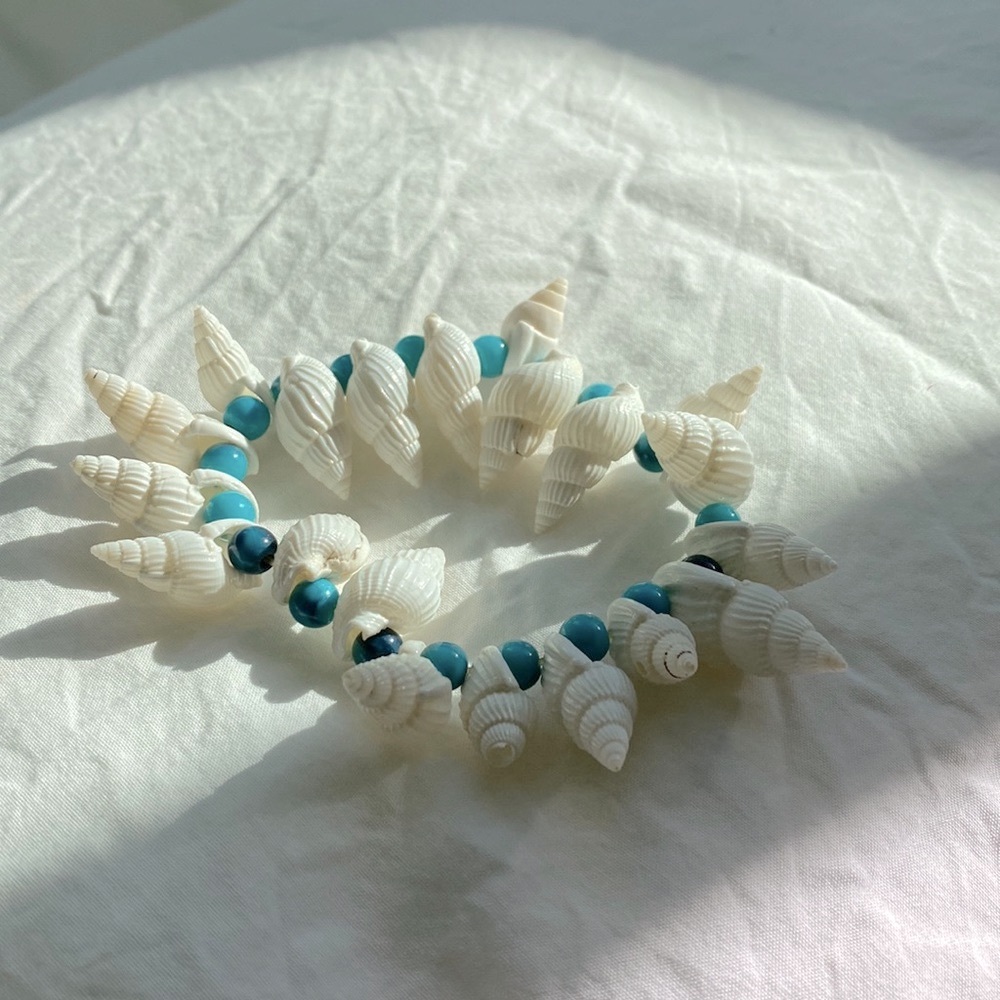White Shell Turquoise Beaded Elastic Bracelet NWOT